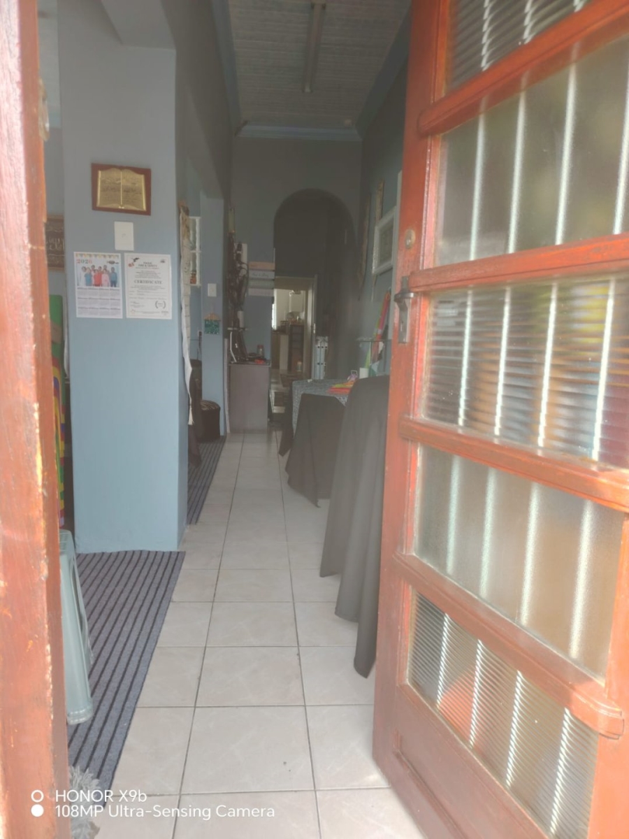 5 Bedroom Property for Sale in Wynberg Upper Western Cape